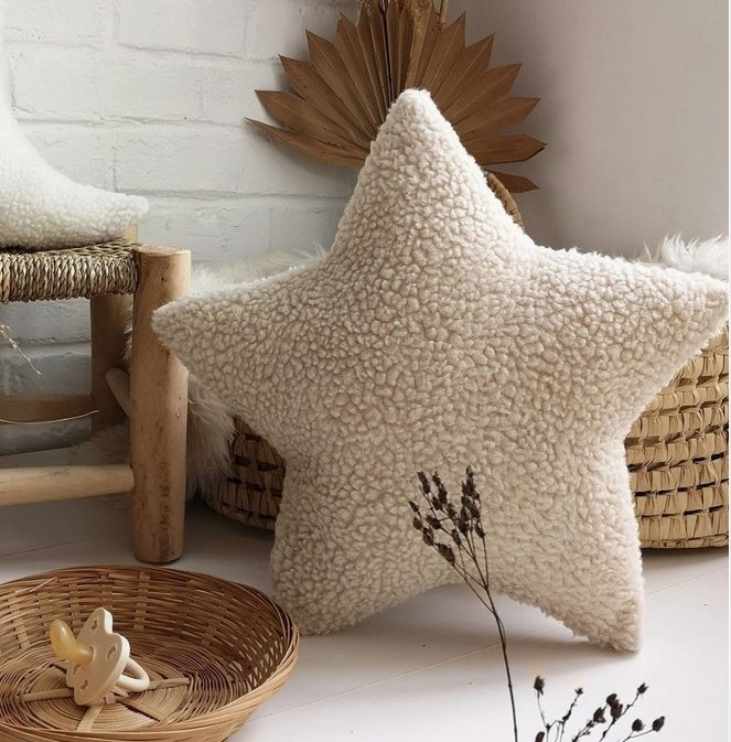 Star-Shaped Sherpa Cushion - Beige